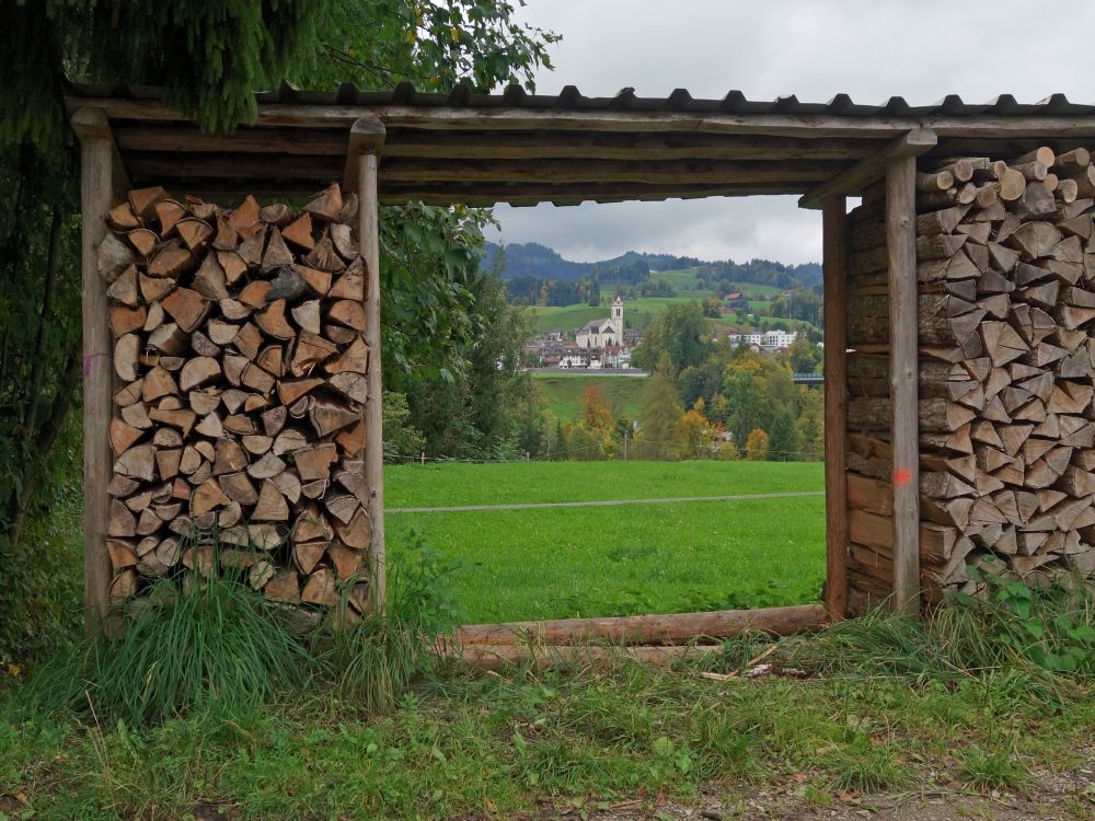 Kirche von Btschwil im Holzstapel