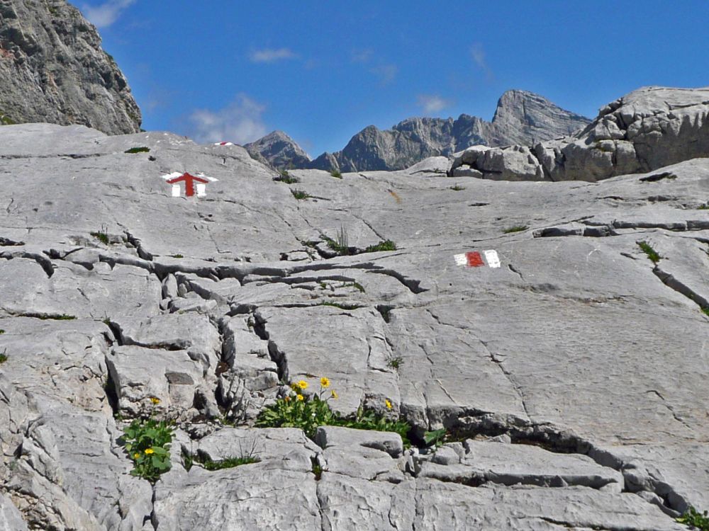 Markierung im Fels