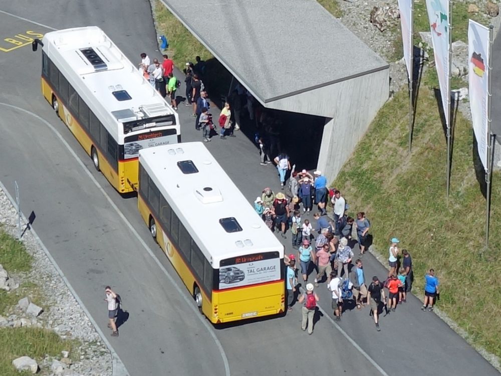 Postbus mit Anhänger