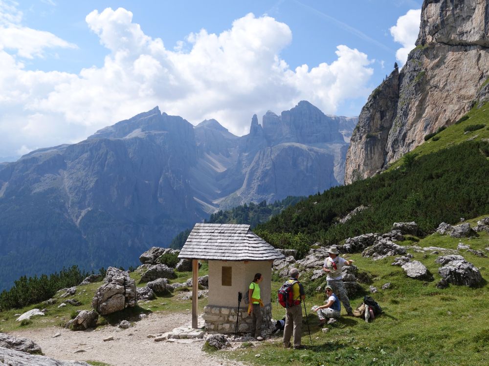 Kapelle und Val de Mezdi (Mittagstal)