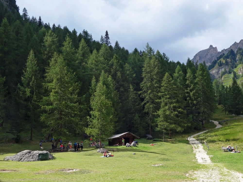 Rastplatz unter Cascades de Pisciadu