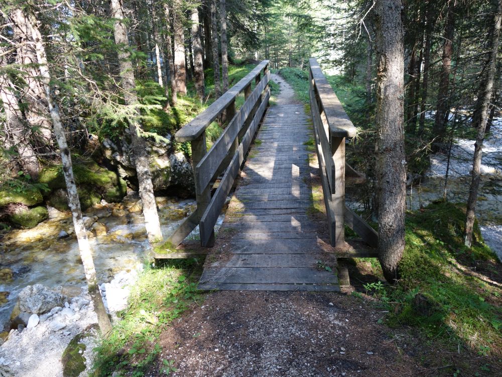 Holzsteg über R. Cadera