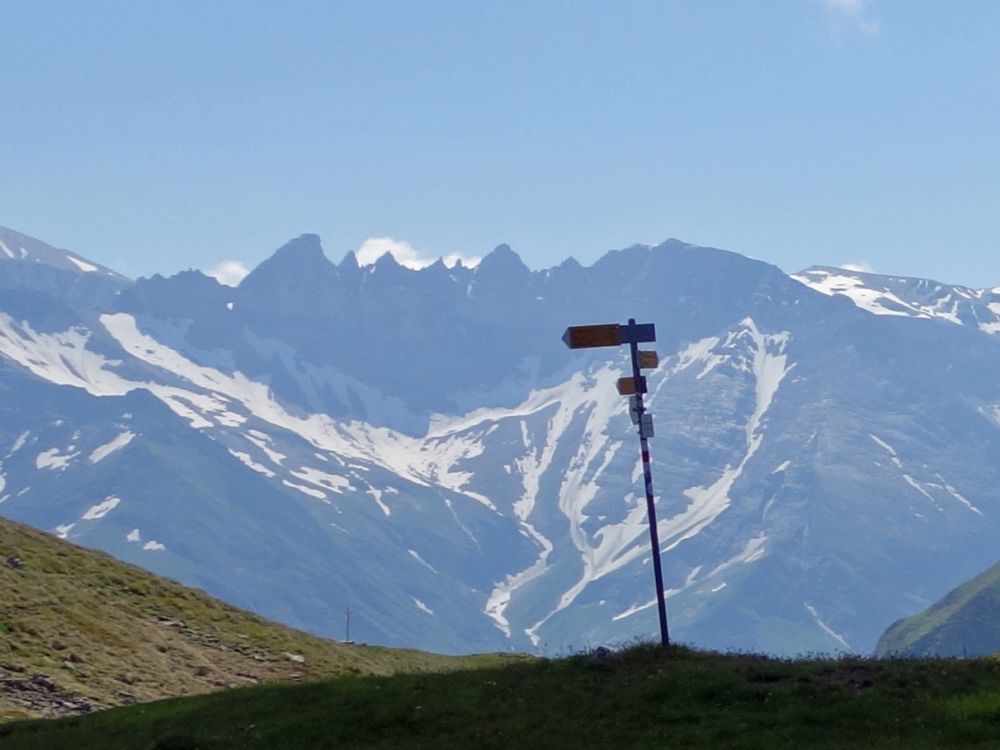 Wanderwegweiser und Tschingelhörner