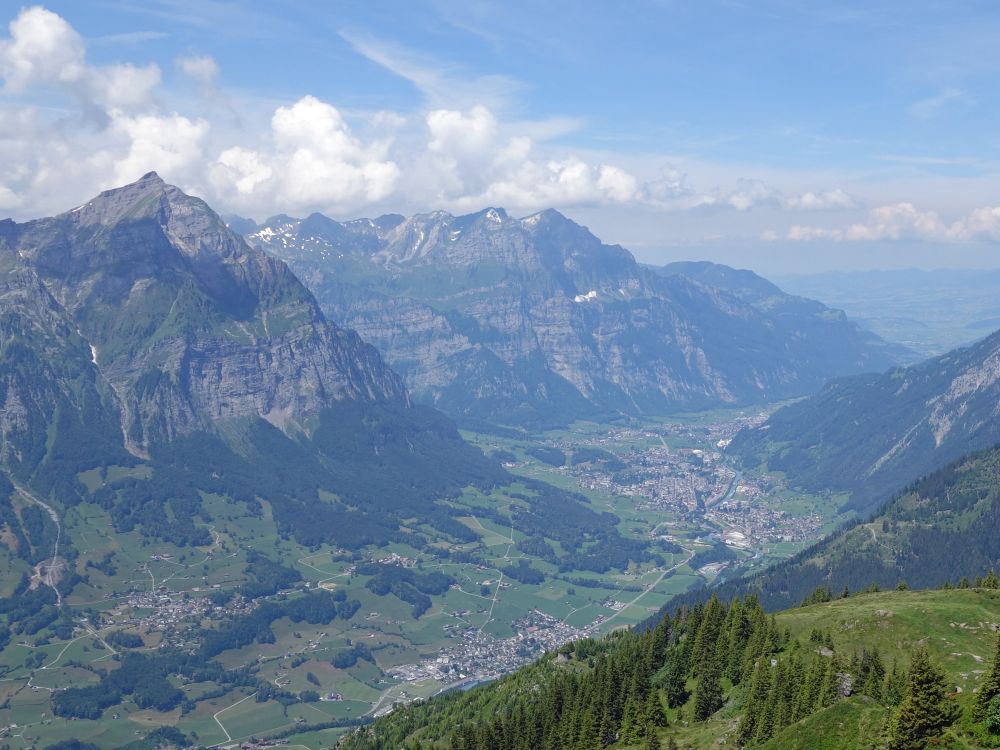 Vorder Glärnisch Rautispitz und Glarus im Linthal