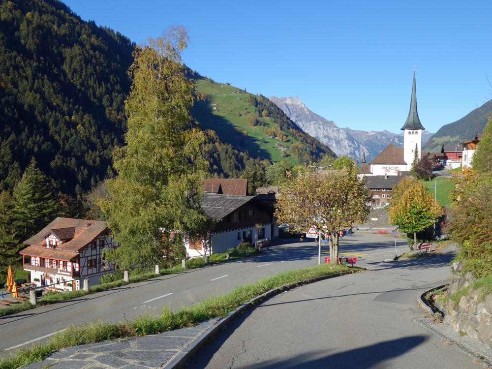 Spiringen mit Kirche