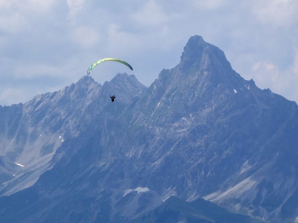 Gleitschirmflieger und Zimba