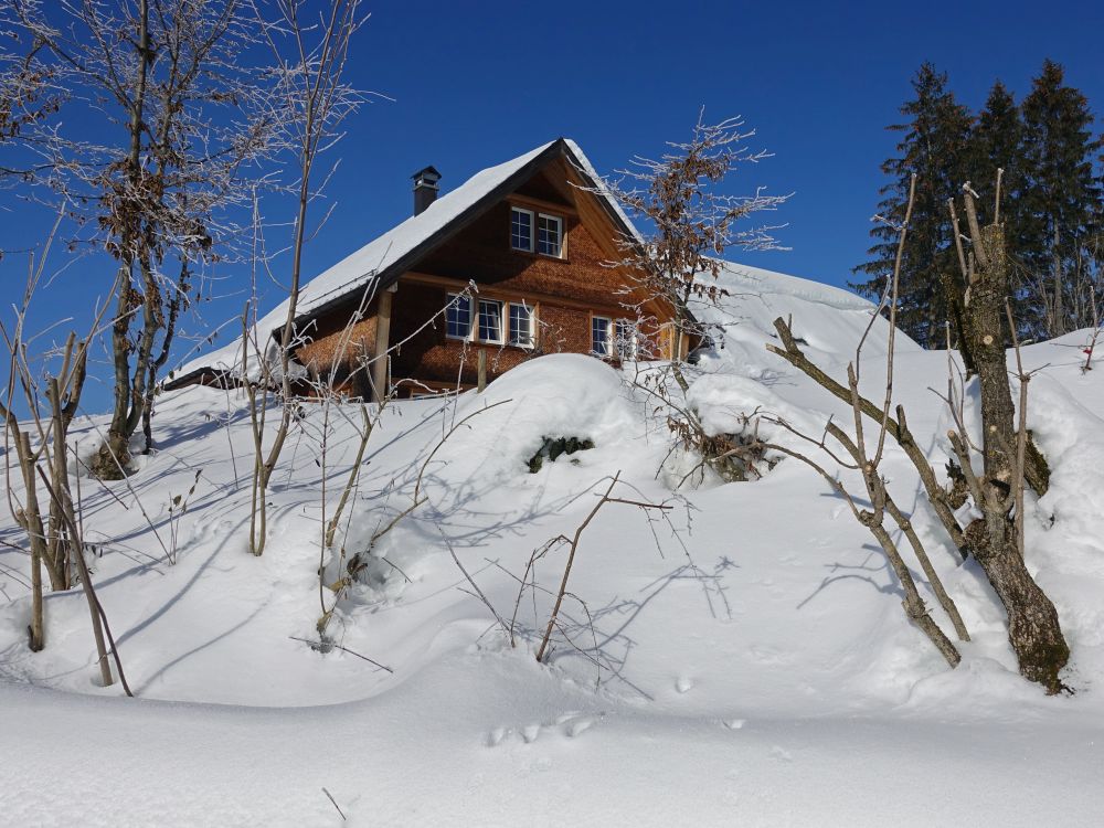 Haus unterm Schnee