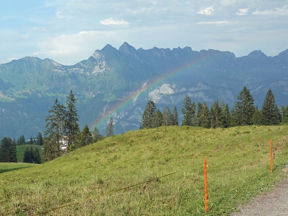 Regenbogen vor der Alvierkette