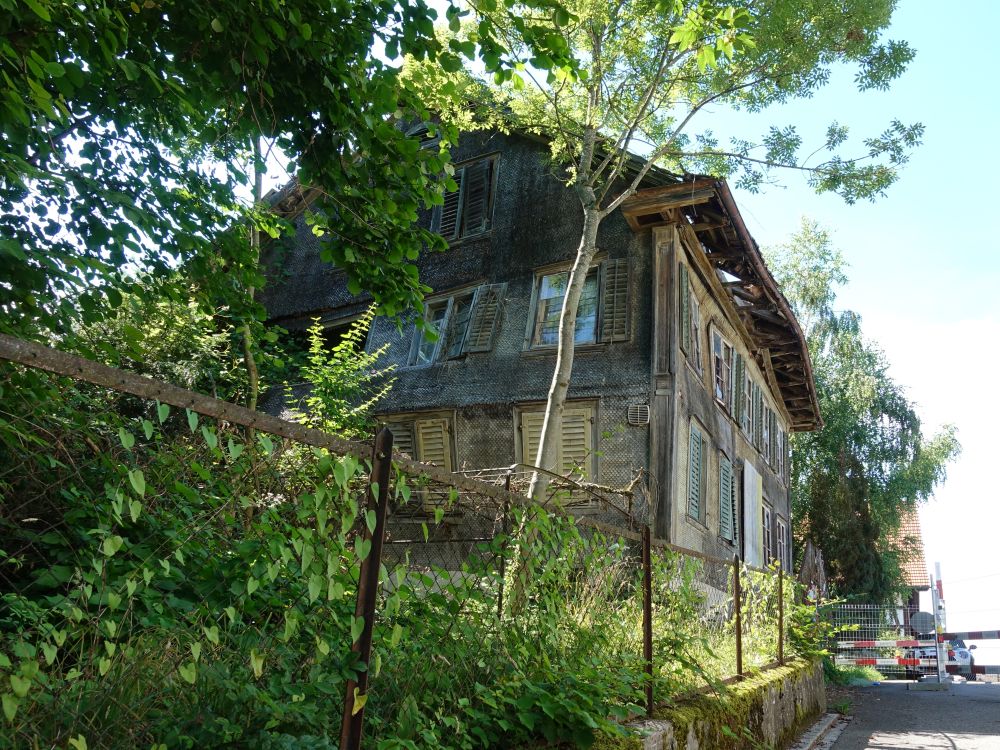 baufälliges Haus in Arn