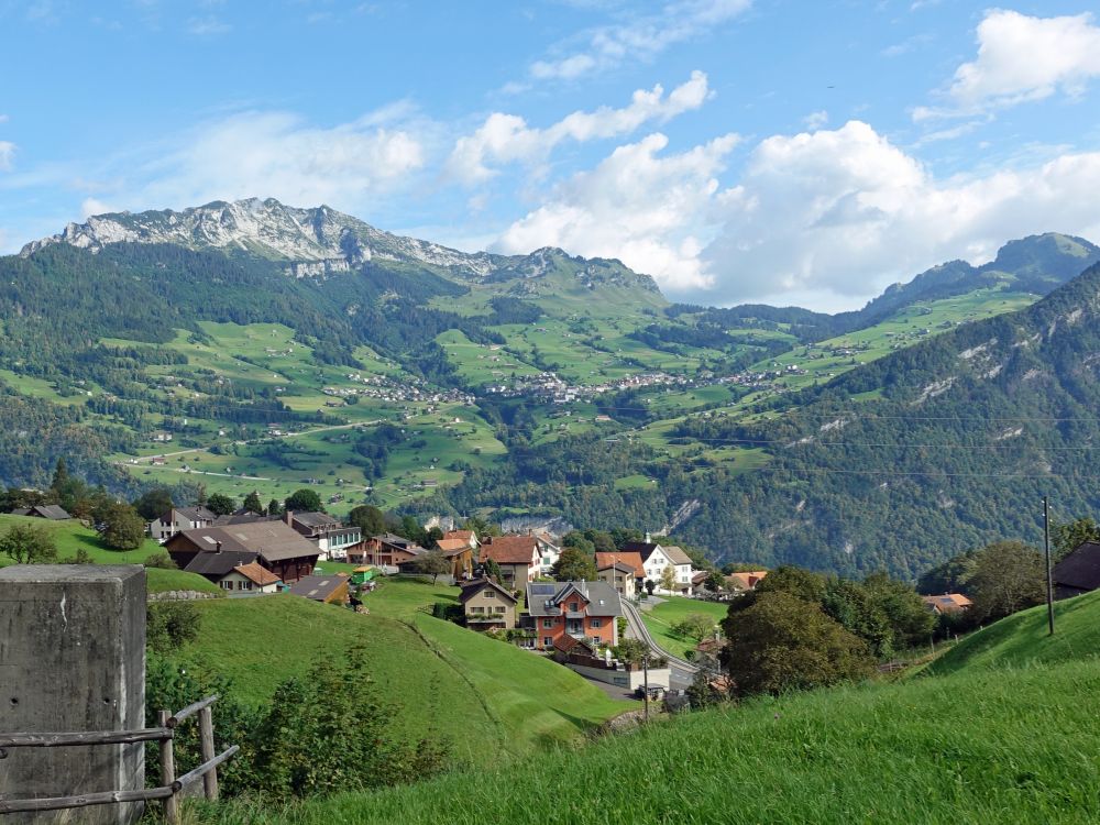 Filzbach, Amden und Mattstock im Hintergrund