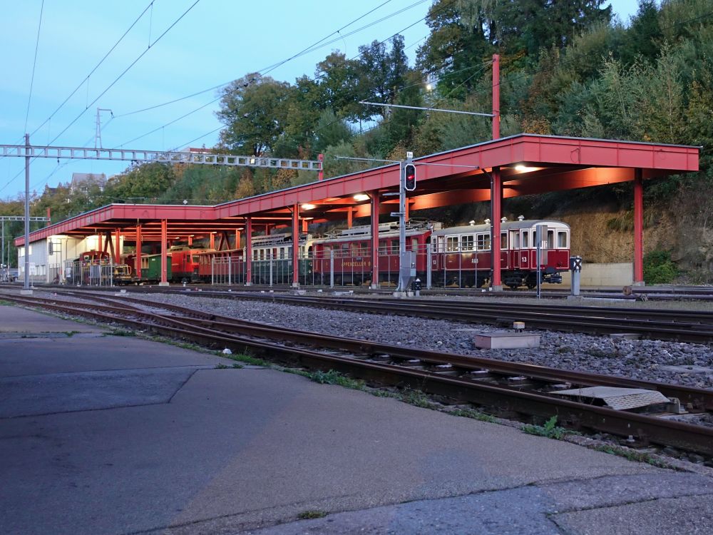 Oldtimerbahn am Bahnhof