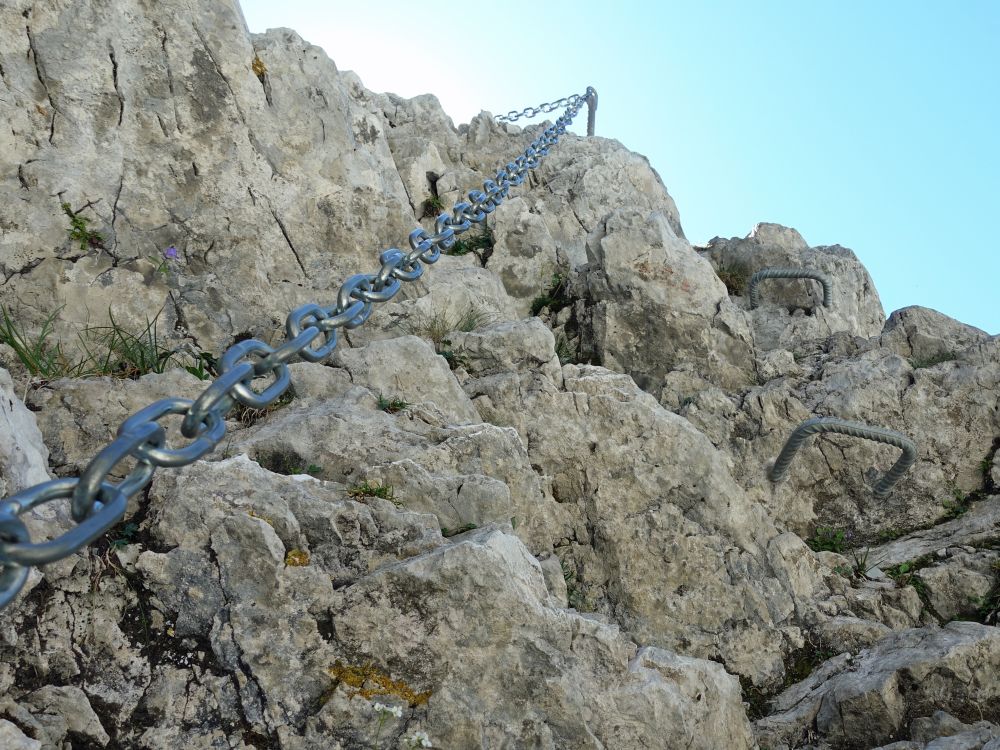 Kette und Aufstiegshilfen