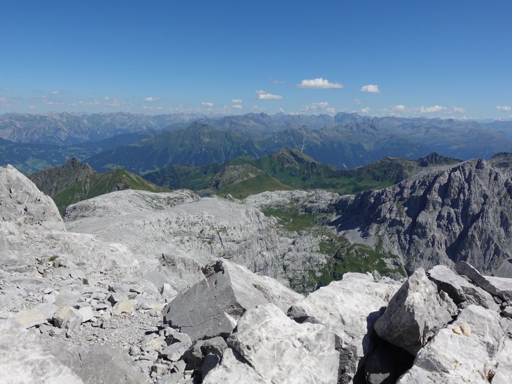 Karrenfeld und Grubenpass