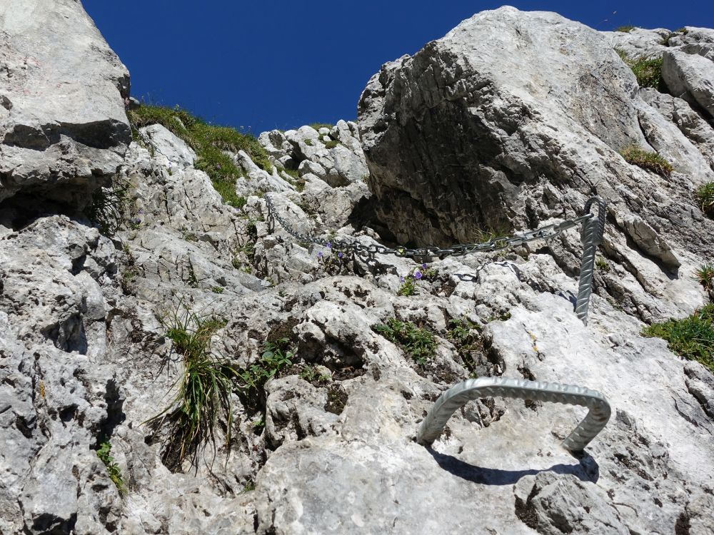 Kette und Aufstiegshilfen