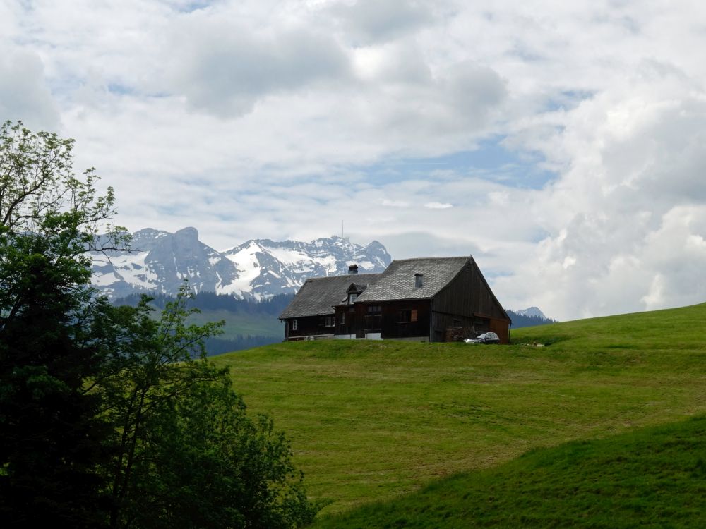 Bauernhaus unterm Säntisgipfel