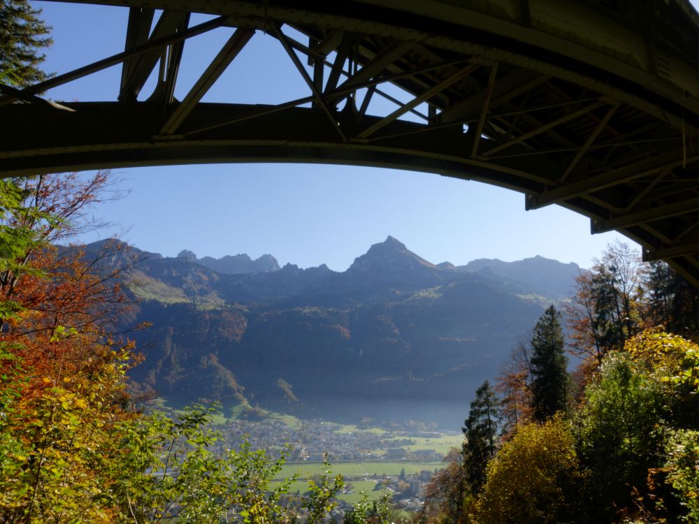 Fronalpstock unter der Brücke