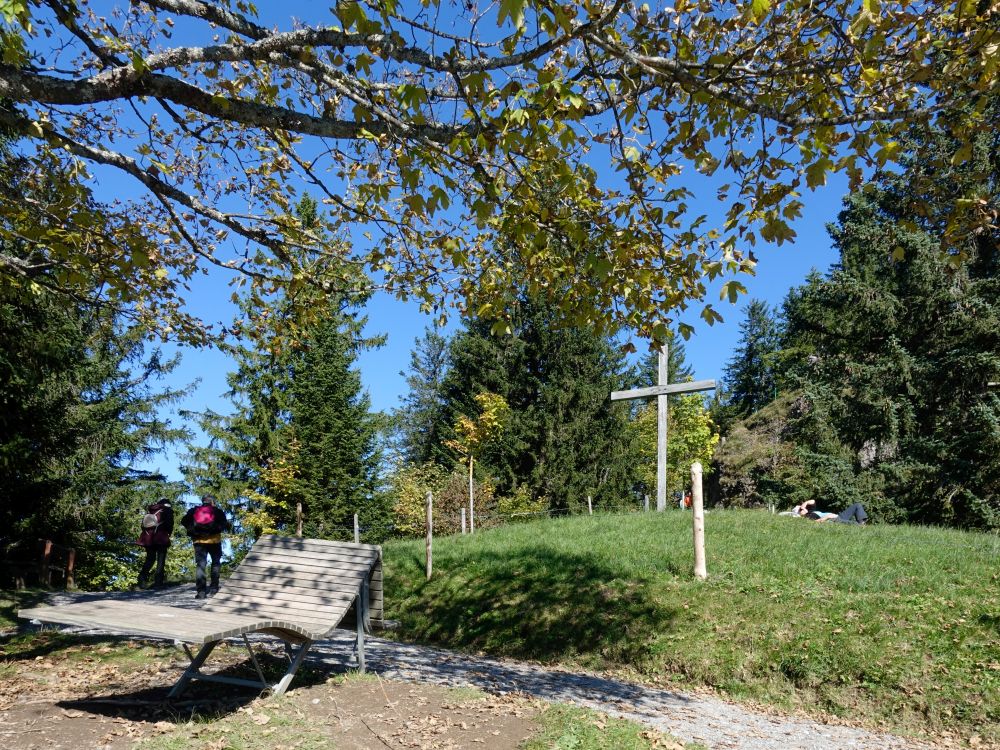 Liegebank und Kreuz am Chänzeli