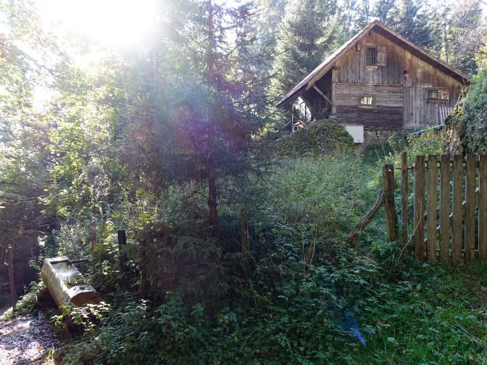 Hütte mit Brunnen