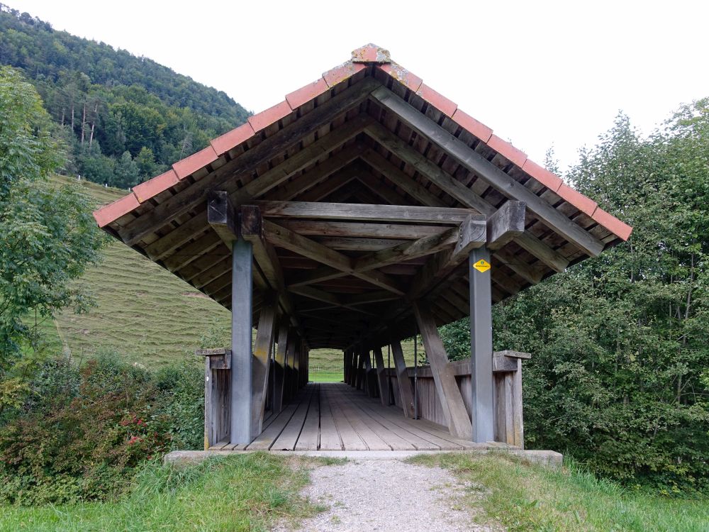 überdachte Brücke