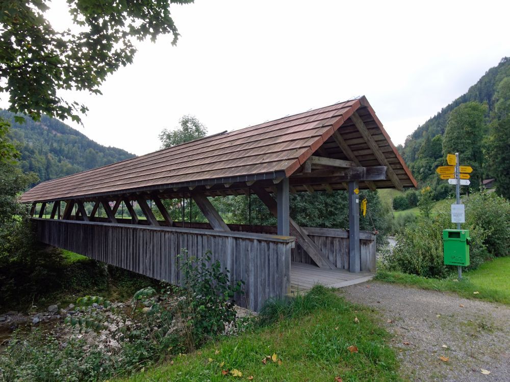 überdachte Brücke