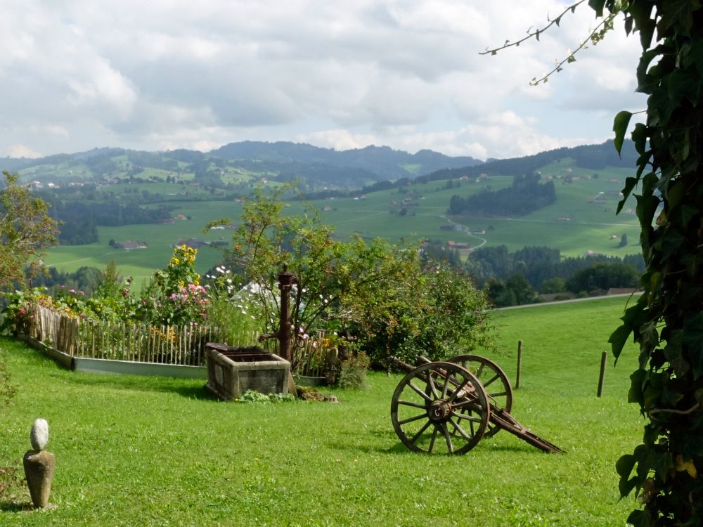 Garten mit Brunnen