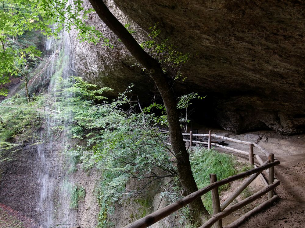 Brandenfels Höhle und Wasserfall