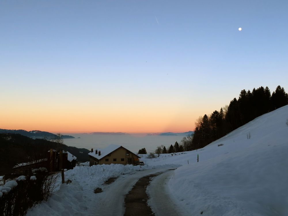 Mond über Negleren und Nebel im Rheintal