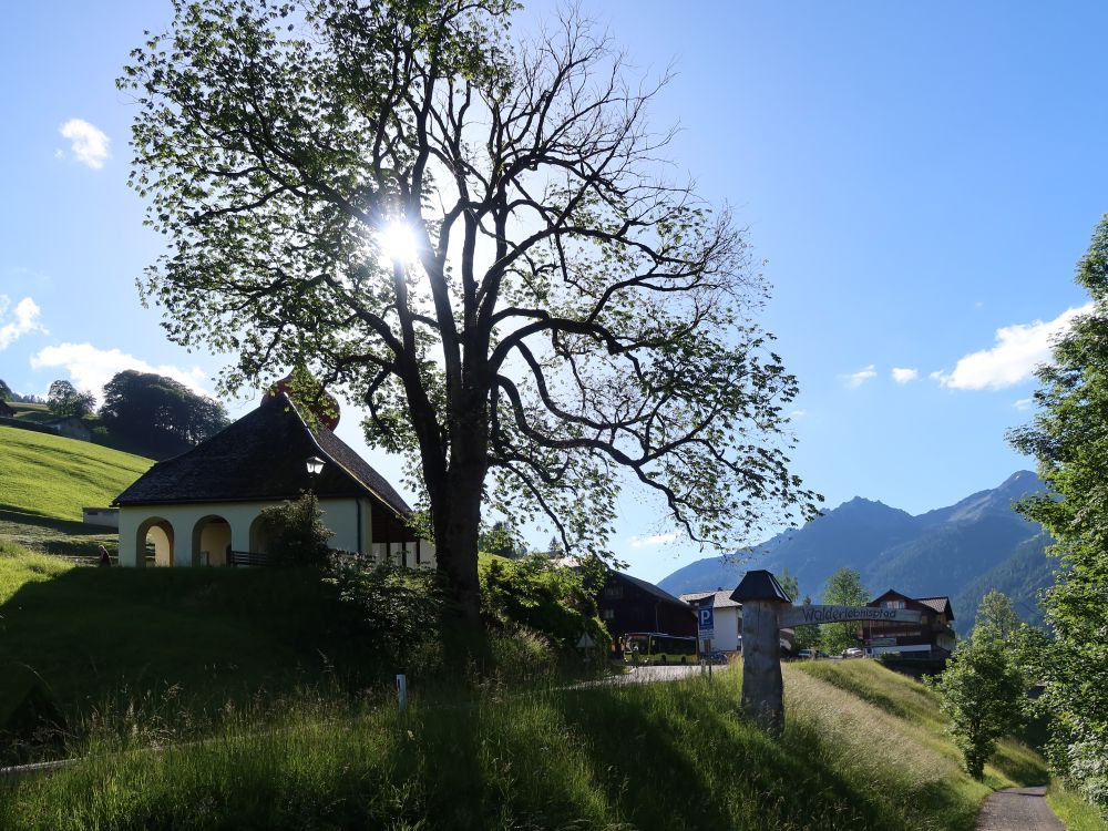 Kirche und Gegenlicht in Marul