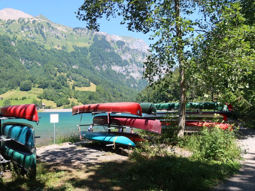 Boote am Klöntaler See