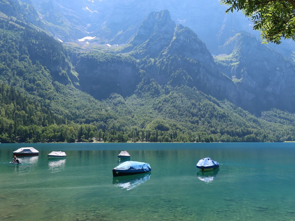 Boote auf dem Klöntaler See