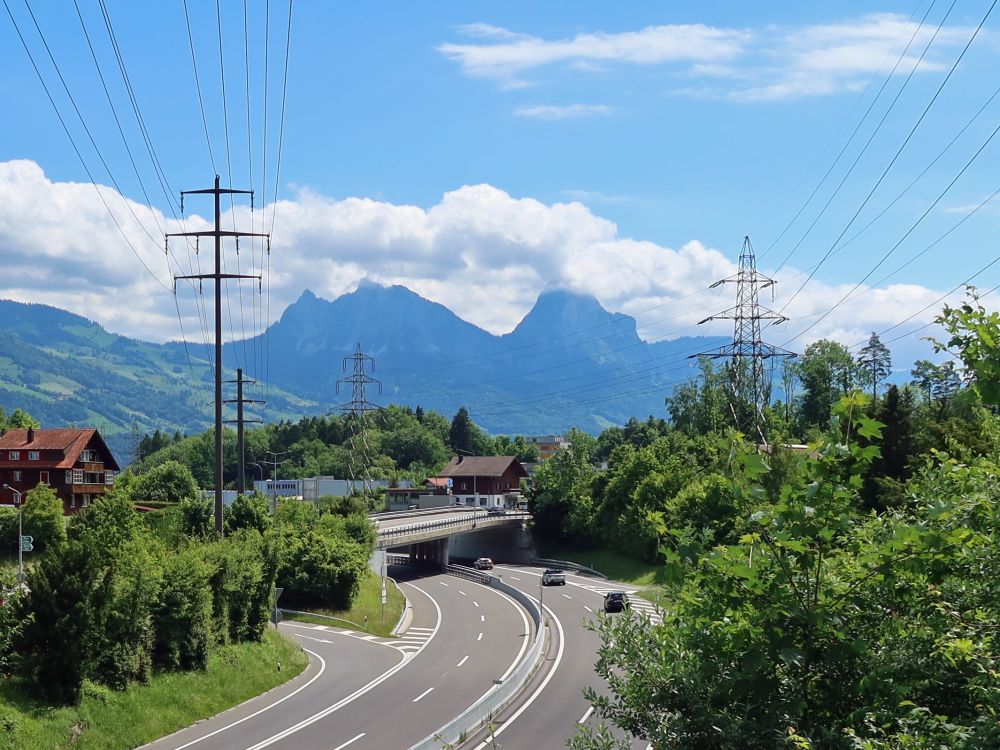 Mythen über der A4