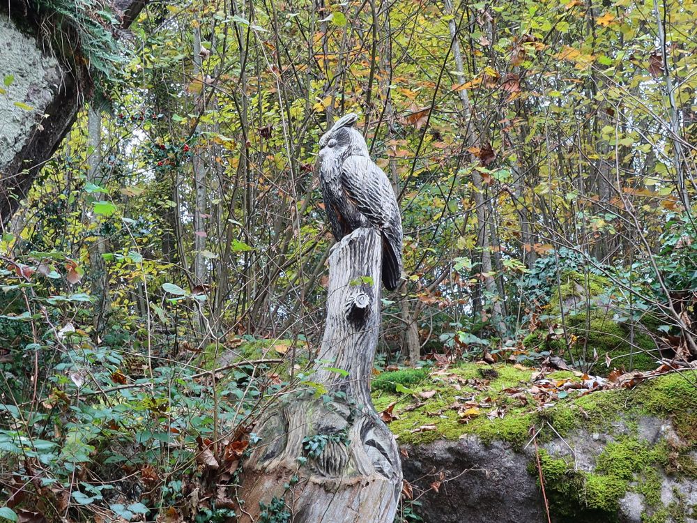 holzgeschnitzte Eule