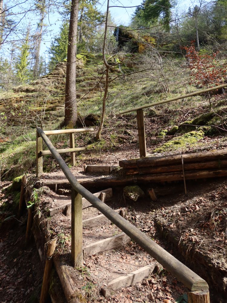 Treppe unter Tüfelschilen