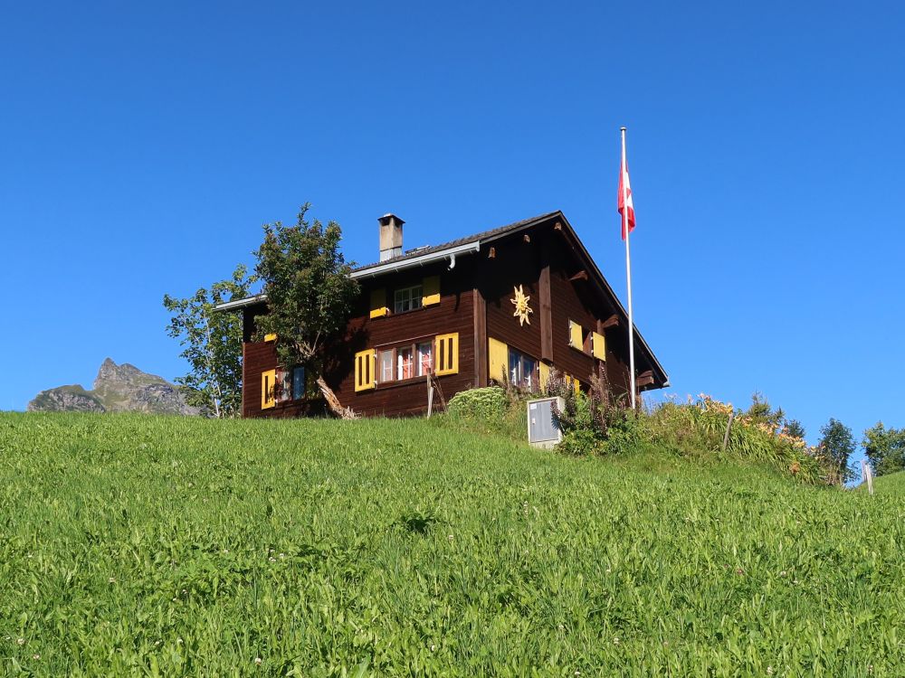 Holzhaus über Weisenberge