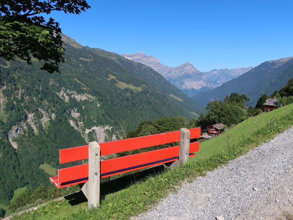 Sitzbank mit Blick zum Vorder Glärnisch