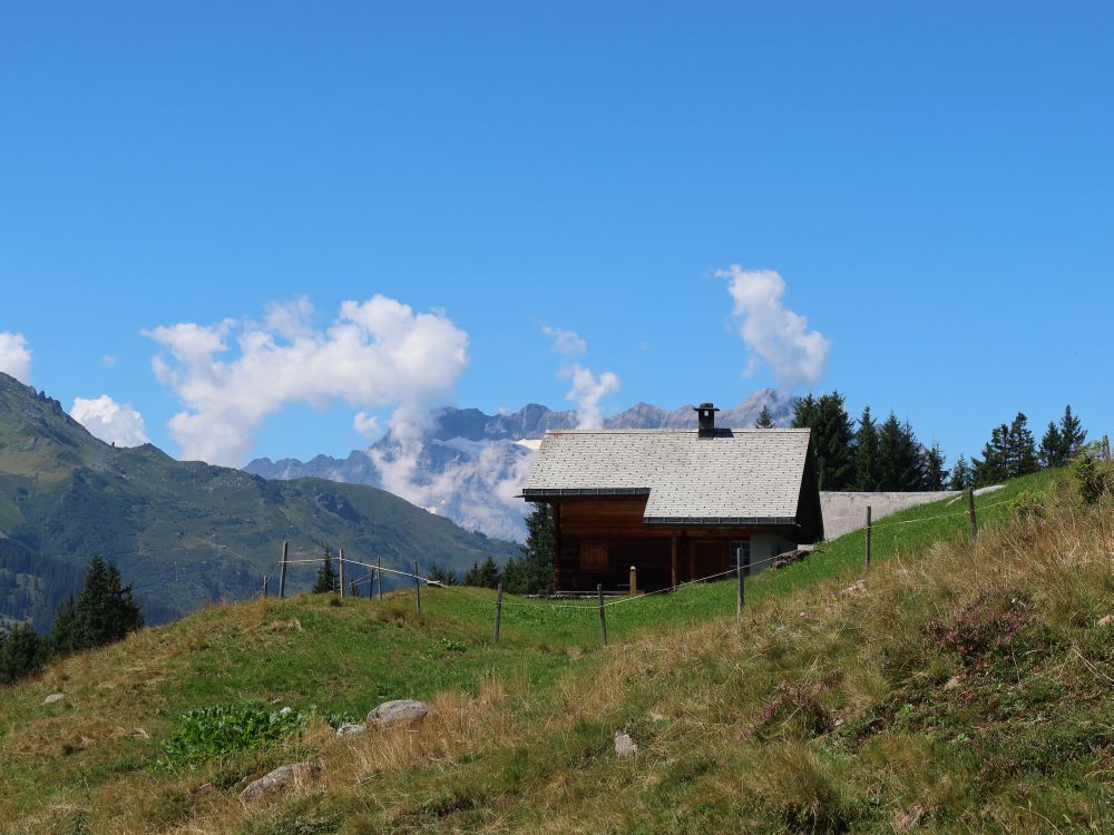 Hütte mit Glärnisch