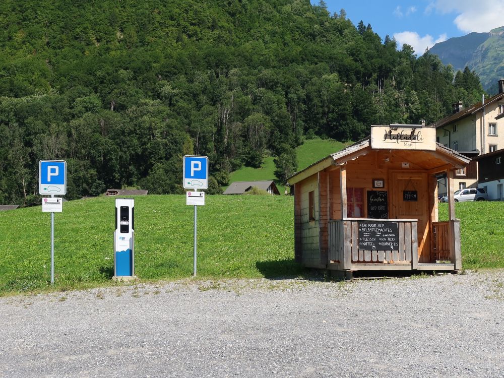 Hofladen und Ladestation