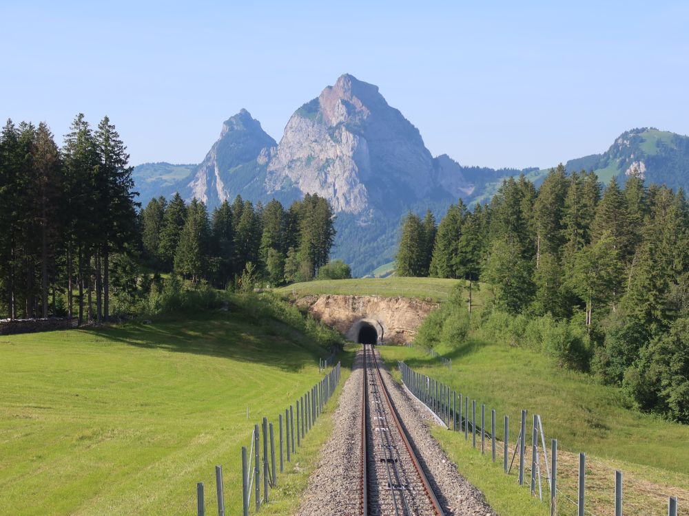 Tunnel der Stoosbahn und Mythen
