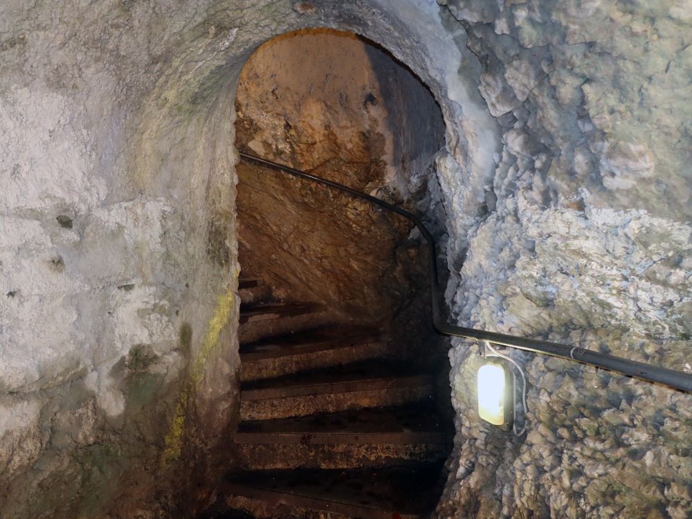 Tunnel bei Thurwasserfälle