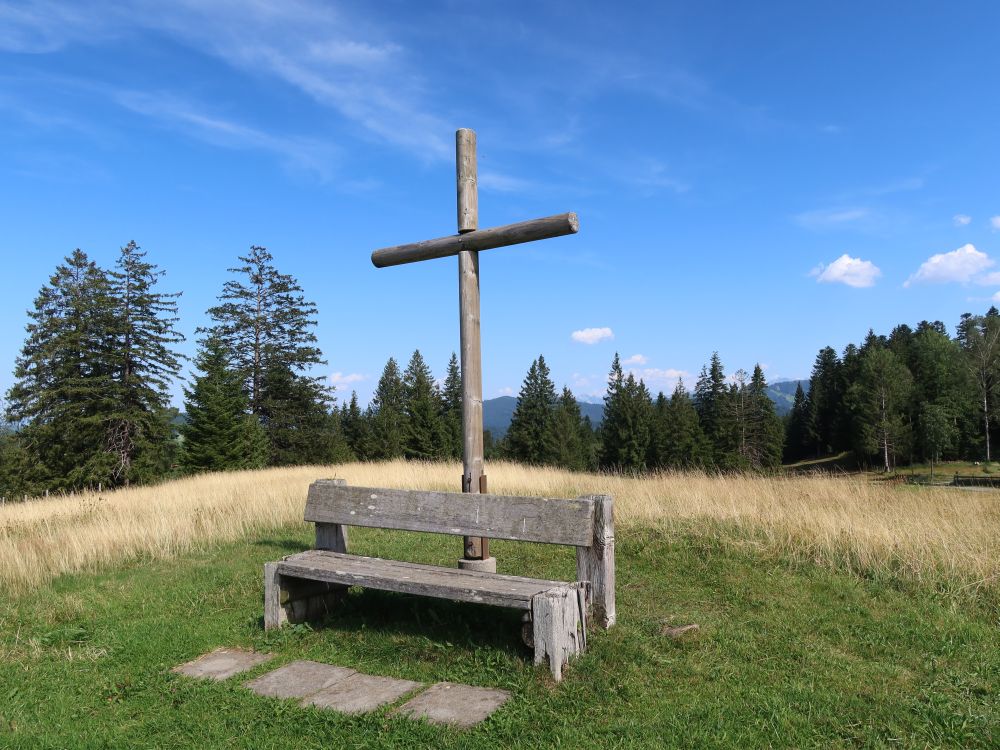 Kreuz mit Sitzbank auf der Brandhöchi