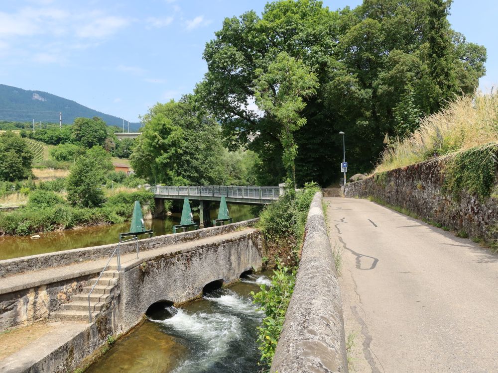 Areuse mit Brücke und Stauwehr