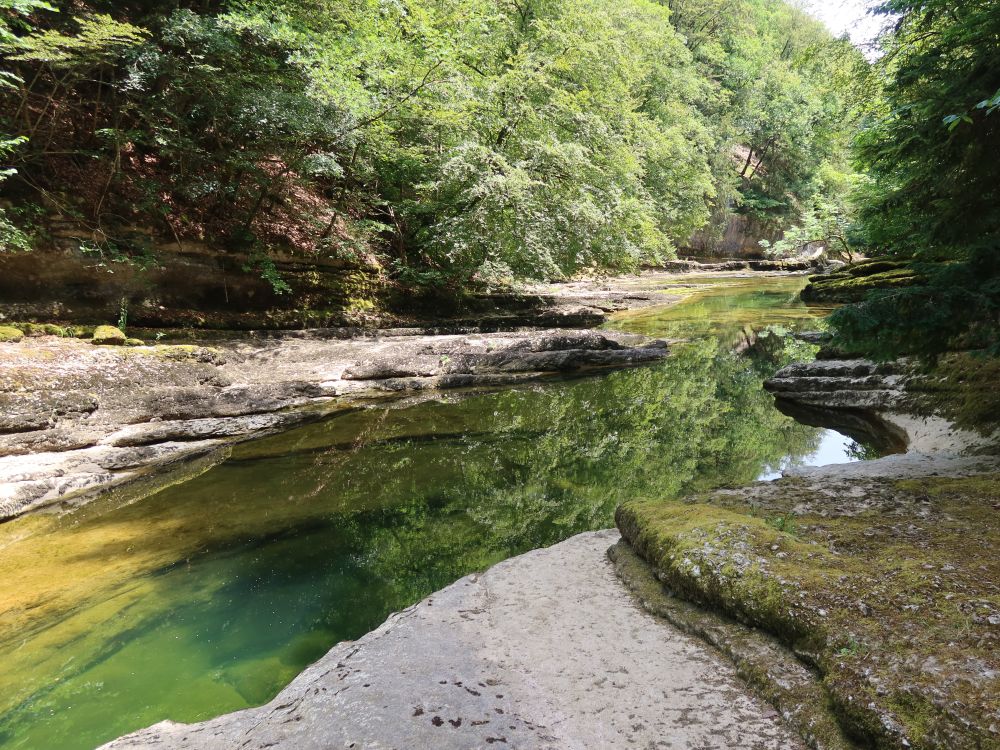 Wasserbecken in der Areuse