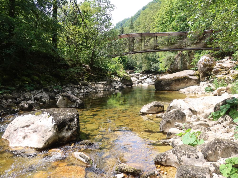 Holzbrücke über die Areuse