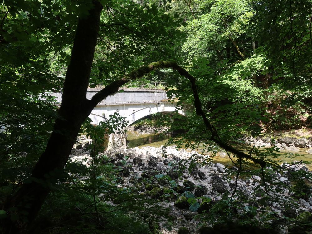 Steinbrücke über die Areuse