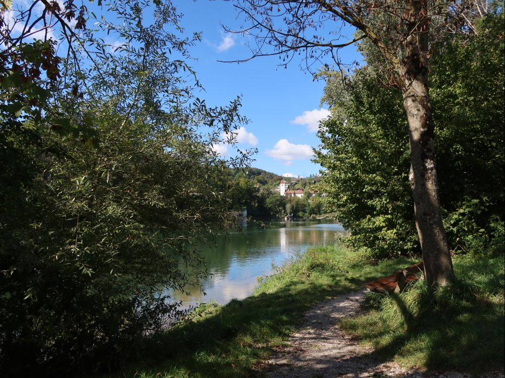 Aare-Uferweg und Kirche von Umiken