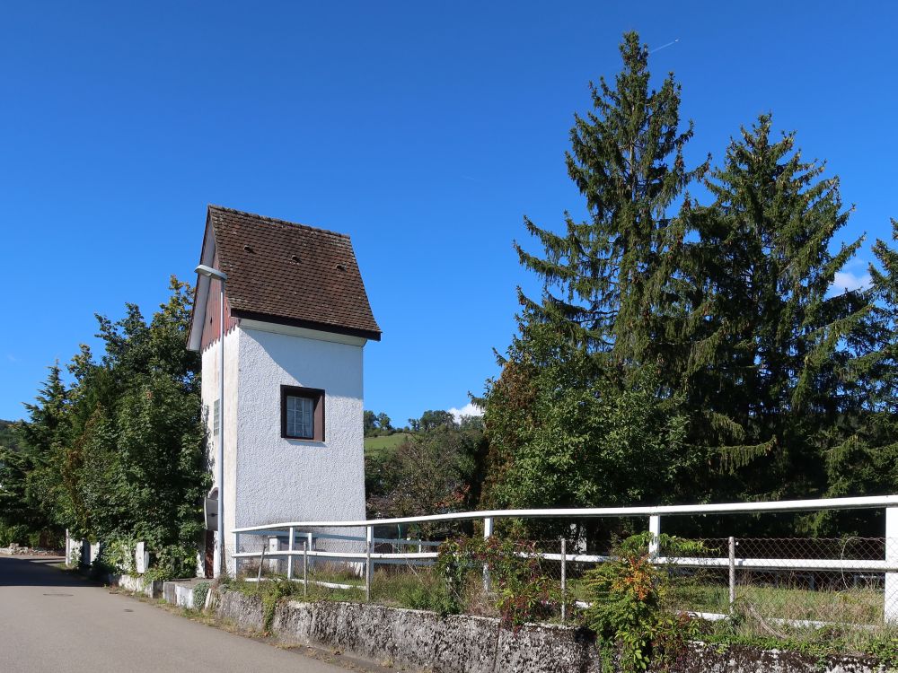 ausgedientes Umspannhäuschen