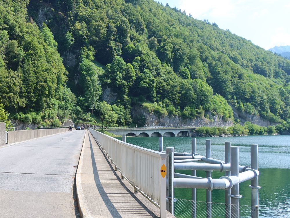 Seestrasse auf der Staumauer