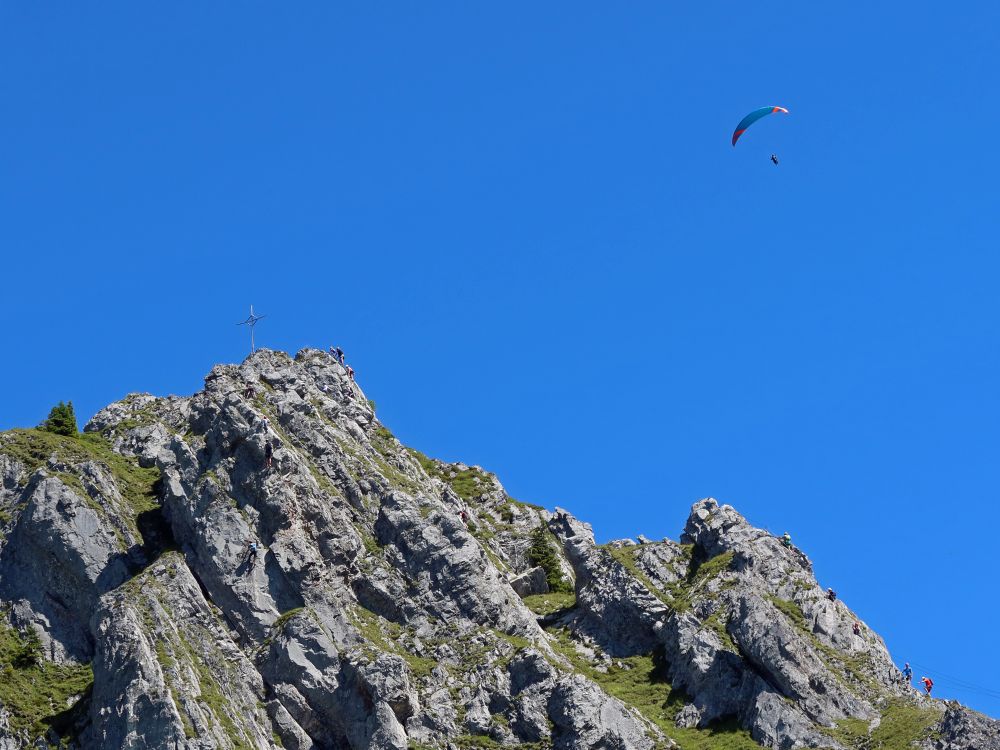 Kletterer am Brunnistöckli Klettersteig