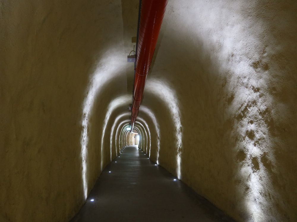 Fussgängertunnel unterm Hotel Terrace