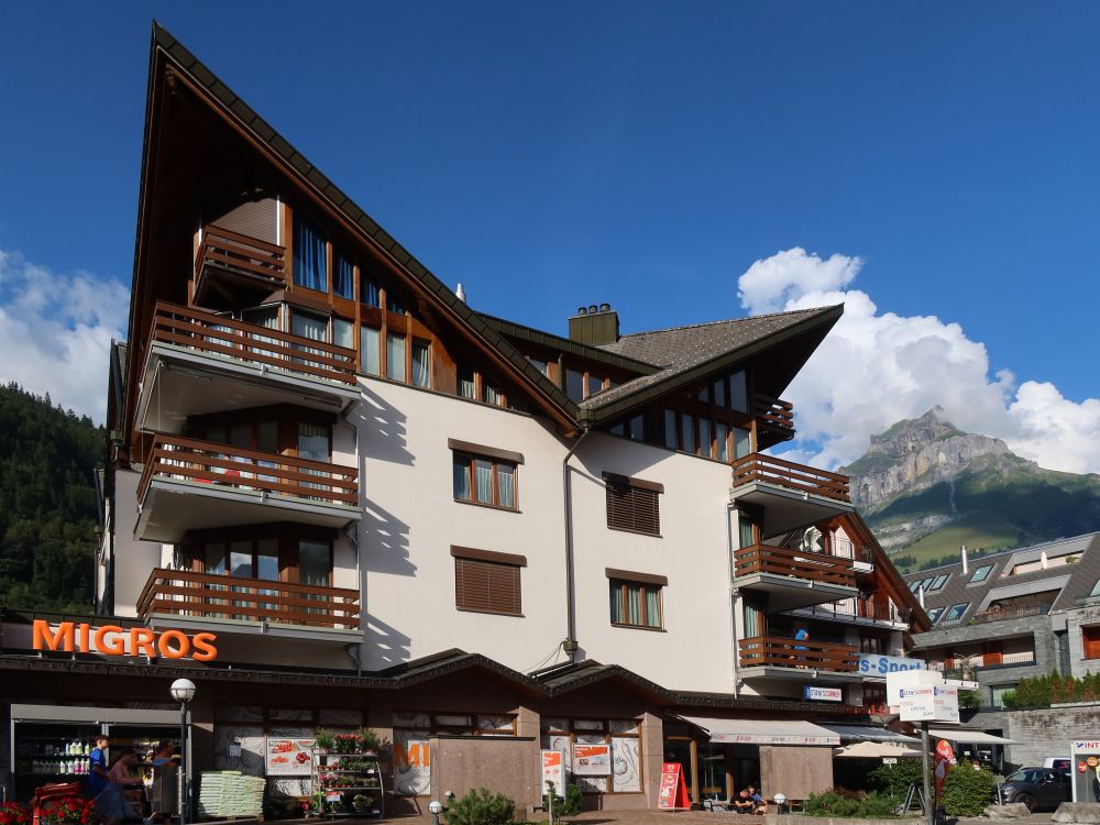 Migros Engelberg und Hahnen